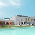 Ride Surf & Peniche Guest house 4*