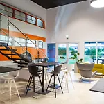 Ride Surf & Peniche Guest house 4*