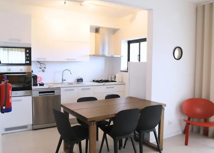 Ride Surf & Peniche Guest house 4*