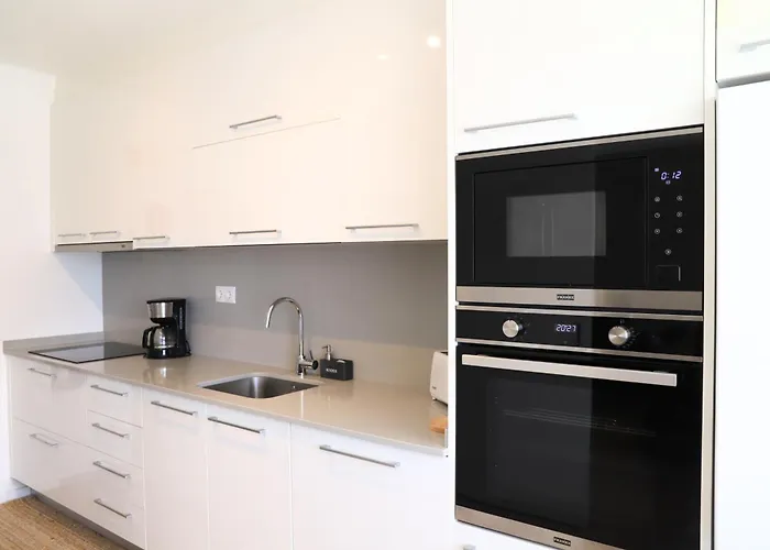 Ride Surf & Peniche Guest house 4*