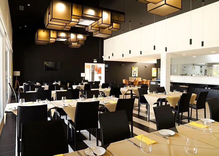 Konukevi Ride Surf & Peniche Ferrel (Leiria)