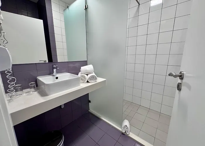 Ride Surf & Peniche Guest house 4*